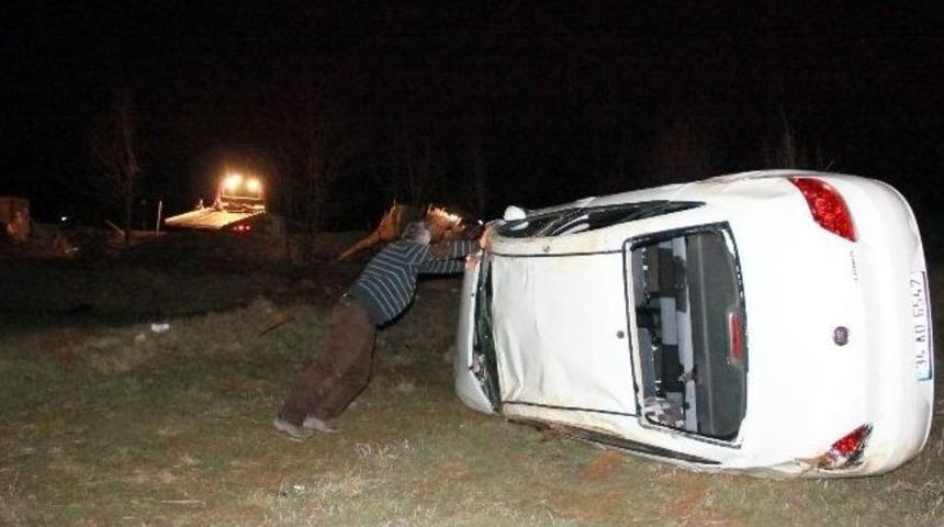 Otomobil Tarlaya Yuvarlandı