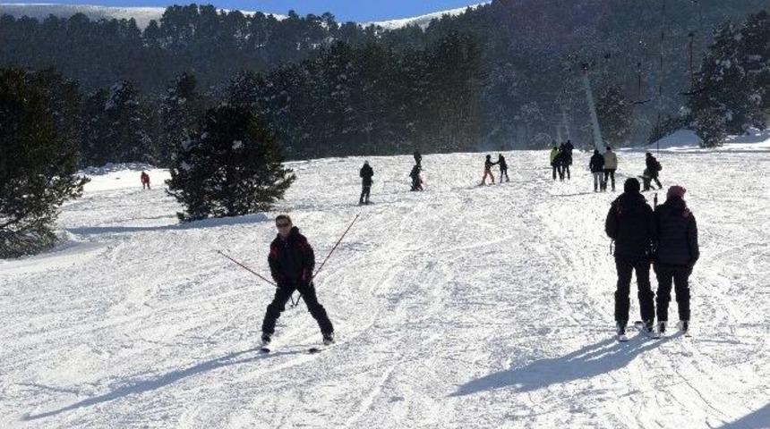 Yalnız&ccedil;am Kayak Merkezi&rsquo;nde Kayak Sezonu A&ccedil;ıldı