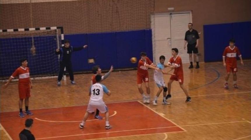 Hentbol Erkekler Yıldızlar Ligi 2. B&ouml;l&uuml;m M&uuml;sabakaları Tamamlandı