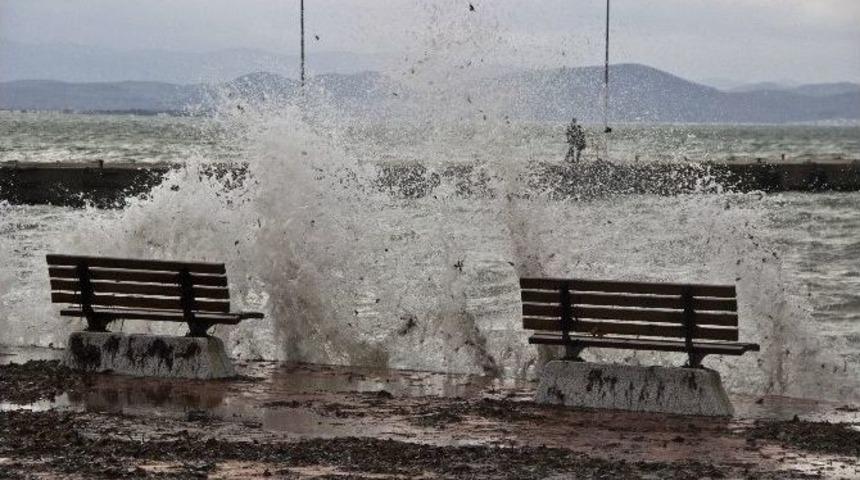 Şiddetli Lodos Kuzey Ege’de Etkili Oluyor