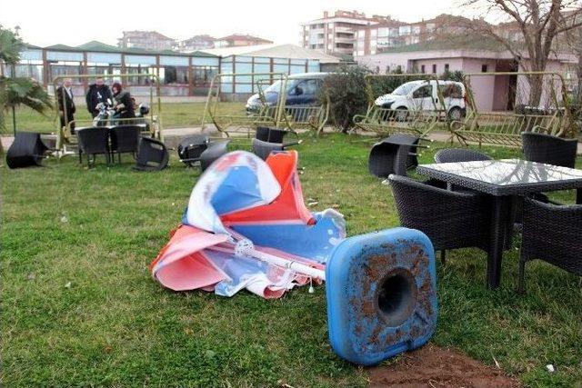 Yalova’da Fırtına Günlük Hayatı Etkiledi