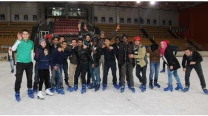 Misafir &Ouml;ğrenciler Buz Pateni İle Tanıştı