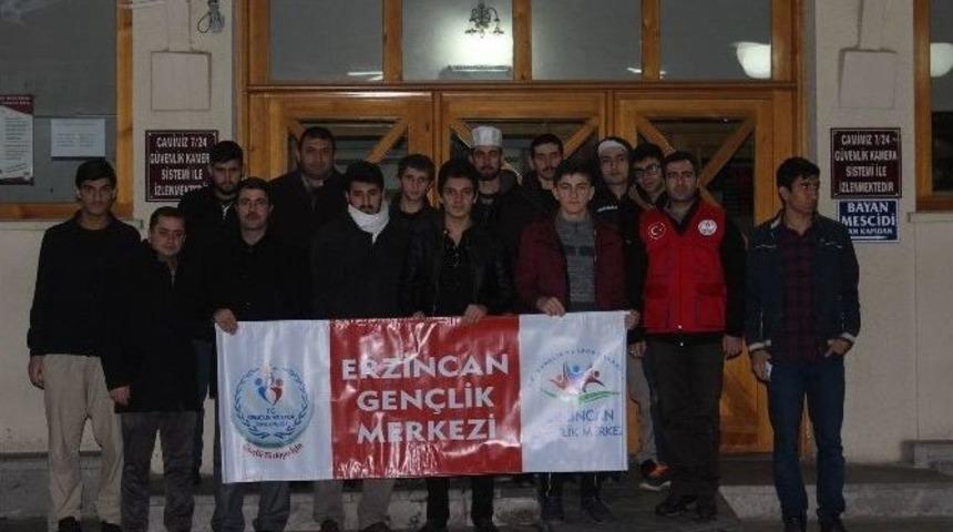 Gen&ccedil;ler Namazda Buluştu