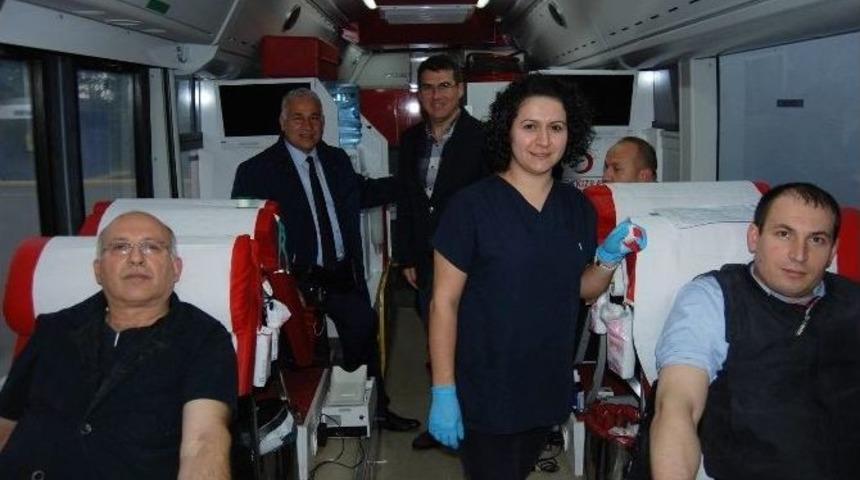 Tekstil &Ccedil;alışanlarından Kan Bağışı