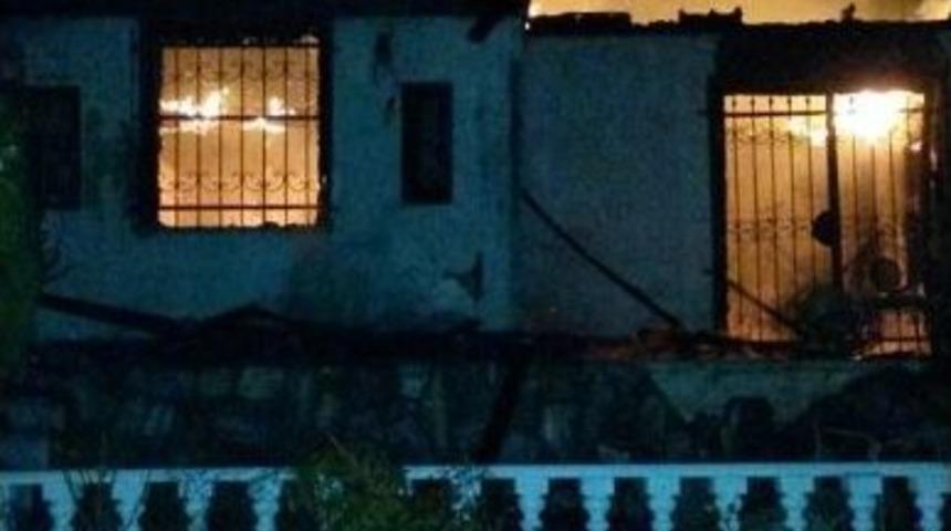 Şiddetli Lodos İtfaiye Ekibine Zor Anlar Yaşattı