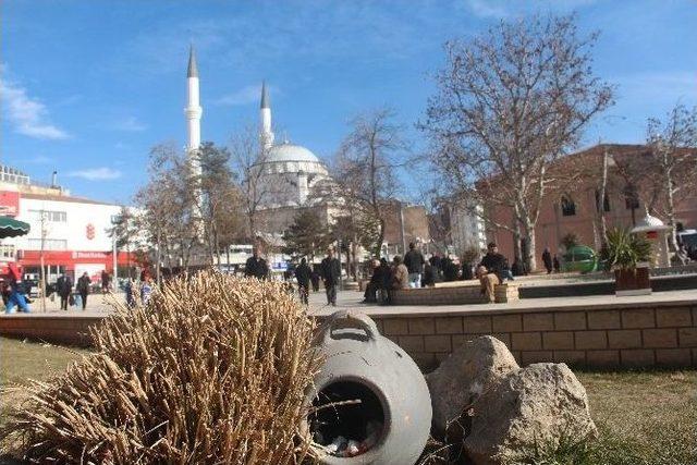 Elazığ’da Kış Ortasında Yazdan Kalma Gün Yaşanıyor