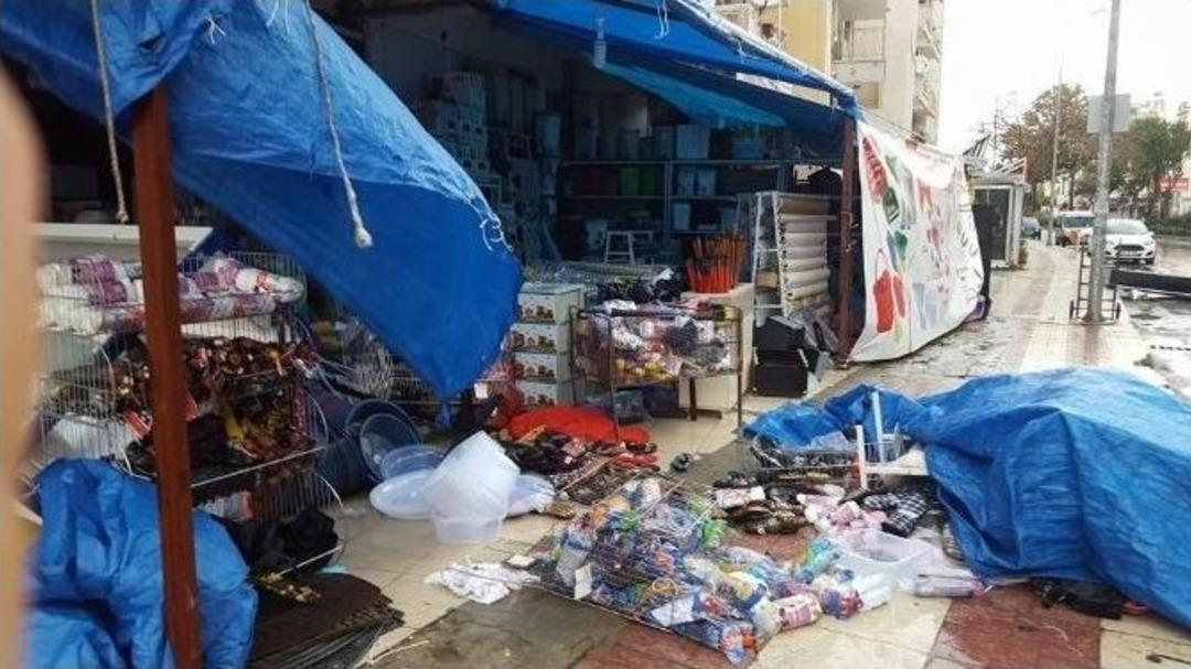 Kuşadası&rsquo;nda Sağanak Yağmur Ve Şiddetli Fırtına Etkili Oluyor