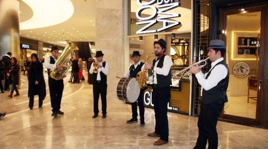 Balkanlardan Park Afyon&rsquo;a Eğlence Havası Geldi