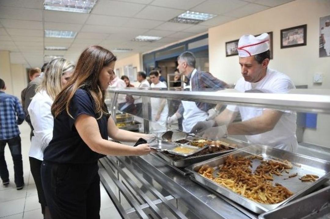 Buca&rsquo;da Yemekler Sevgi İle Hazırlanıyor