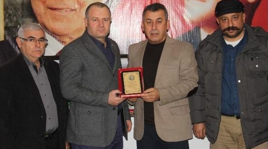 Stk Temsilcilerinden G&uuml;lbey&rsquo;e Plaket