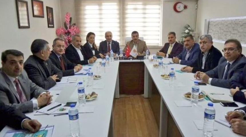 Bakan T&uuml;fenkci, Malatya&rsquo;da Belediye Başkanlarıyla Bir Araya Geldi