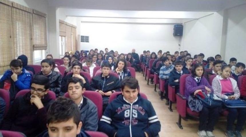 Mimar &Ccedil;elenk, Mezun Olduğu Okulda Yaptığı Mesleği Tanıttı