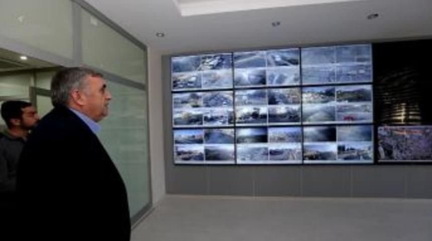 Başkan To&ccedil;oğlu Trafik Kontrol Merkezini İnceledi