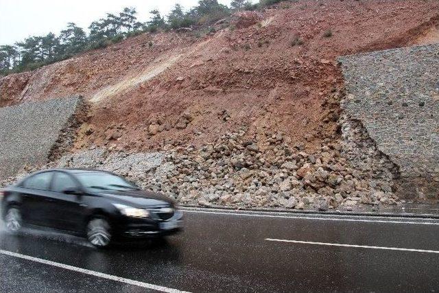 İstinat Duvarı Çökünce Heyelan Oldu