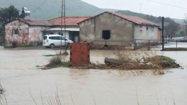 İzmir Foça’da Sel