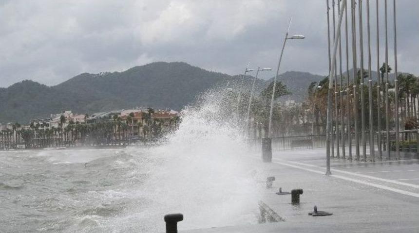 Marmaris&rsquo;te Etkili Lodos