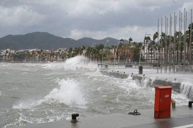 Marmaris’te Etkili Lodos