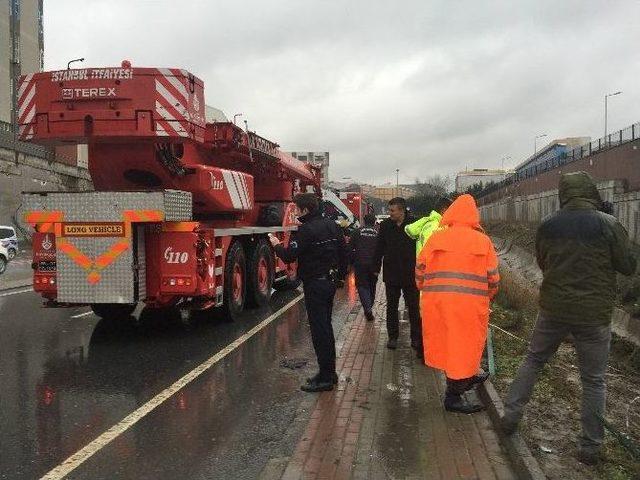 Başakşehir’de Minibüs Dereye Uçtu: 2 Ölü, 2 Yaralı