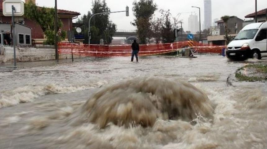 İzmir Yağmura Teslim