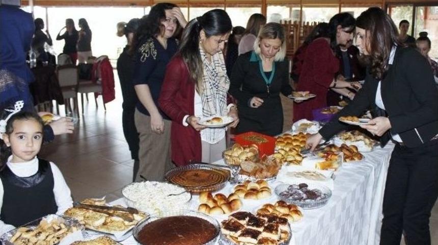 Polis Eşleri Dayanışma Yemeğinde Buluştu