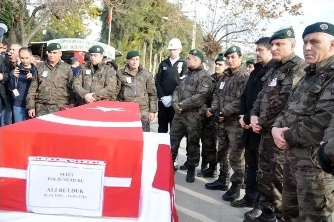 Şehit Polisi 5 Bin Kişi Uğurladı