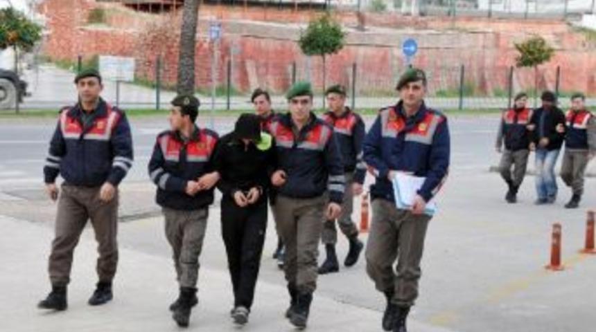 Azılı Hırsızlar Arkadaşlarına Yiyecek Getirince Yakalandı