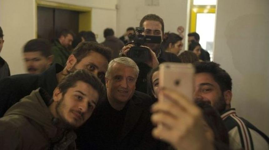 Rekt&ouml;r&uuml;n Gece Mesaisi S&uuml;r&uuml;yor