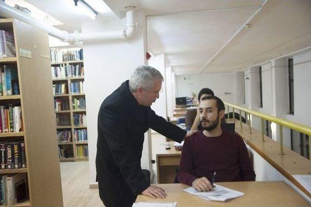 Rektörün Gece Mesaisi Sürüyor