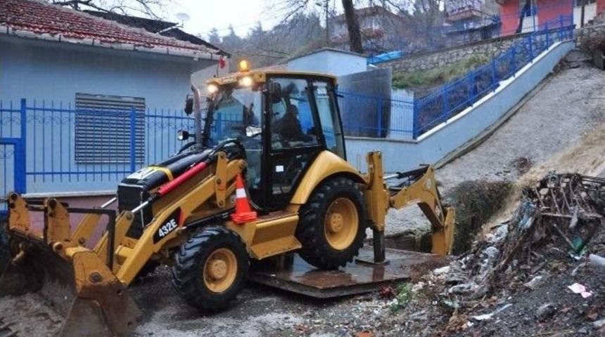 Lodos Ve Yağmurun Tahribatını B&uuml;y&uuml;kşehir Gideriyor