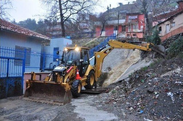 Lodos Ve Yağmurun Tahribatını Büyükşehir Gideriyor