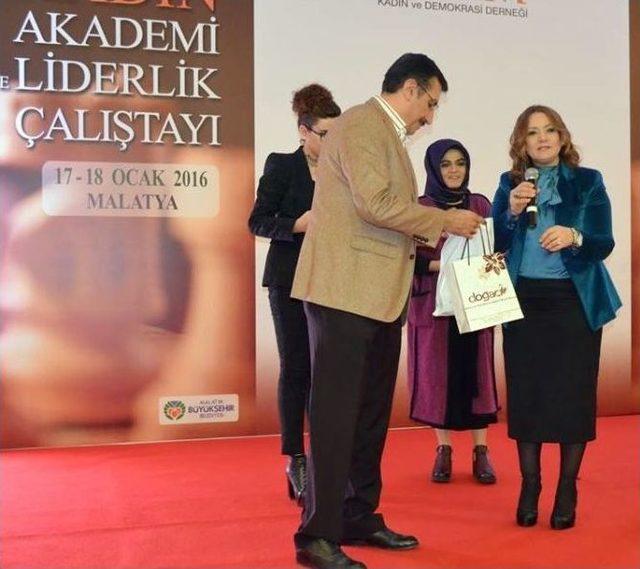 “kadın Akademi Ve Liderlik Çalıştayı Başladı