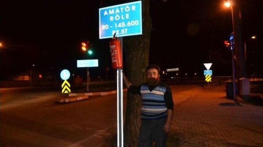 S&uuml;rekli Kazaların Yaşandığı Sokağa Vatandaştan Yangın T&uuml;p&uuml; &Ouml;nlemi