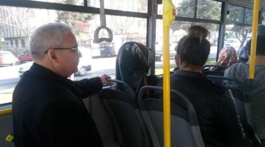 Vali, Tebdili Kıyafetle Halk Otob&uuml;s&uuml;nde