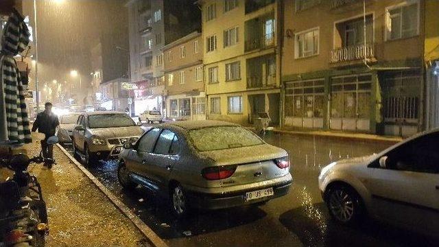 Dursunbey’de Kar Yağışı Etkili Olmaya Başladı