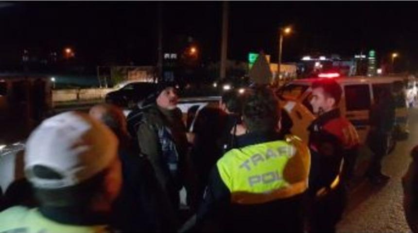 Kovalamacanın Ardından Yakalanan S&uuml;r&uuml;c&uuml;, Ehliyetsiz Ve Alkoll&uuml; Olduğu İ&ccedil;in Ka&ccedil;tığını S&ouml;yledi