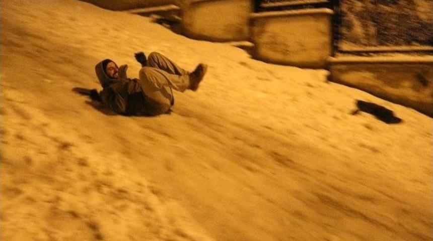 Demirci&rsquo;de &Ouml;ğrencilere 1 G&uuml;n Kar Tatili