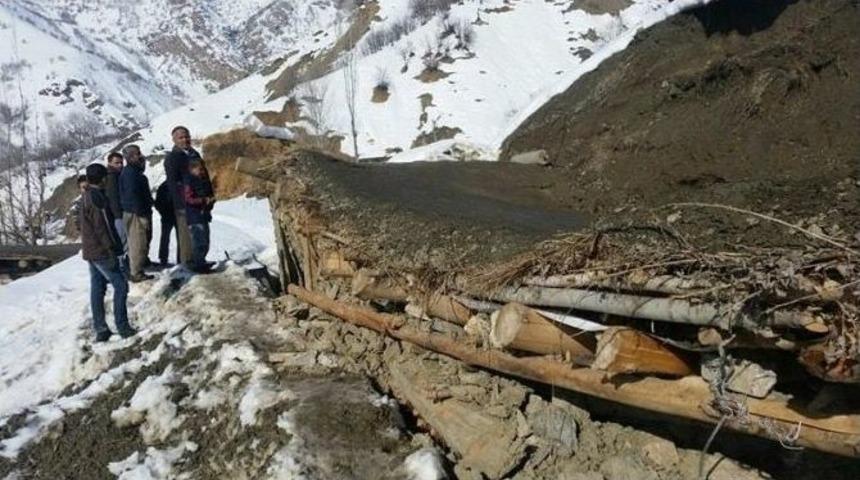 Durankaya&rsquo;da Heyelan: 11 Hayvan Telef Oldu