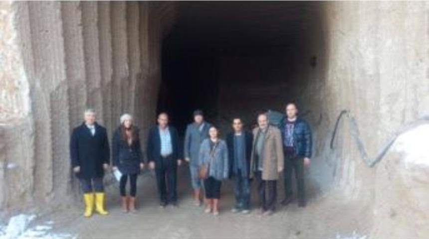 &Ccedil;evre Ve Şehircilik Bakanlığı Yetkilileri Limon Ve Patates Depolarında İncelemede Bulundu