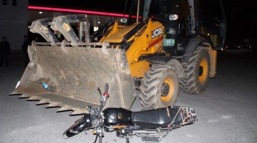 Sakarya&rsquo;da Kep&ccedil;e İle Motosiklet &Ccedil;arpıştı: 1 Ağır Yaralı