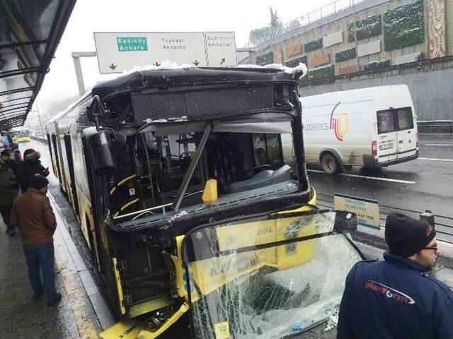 Merter’de Metrobüs Kazası