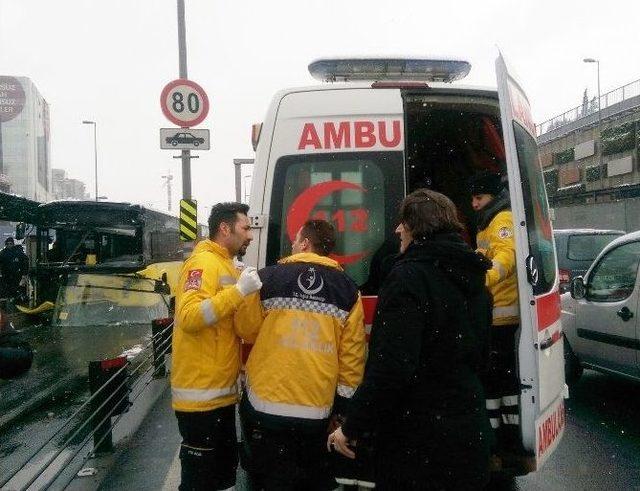 Merter’de Metrobüs Kazası