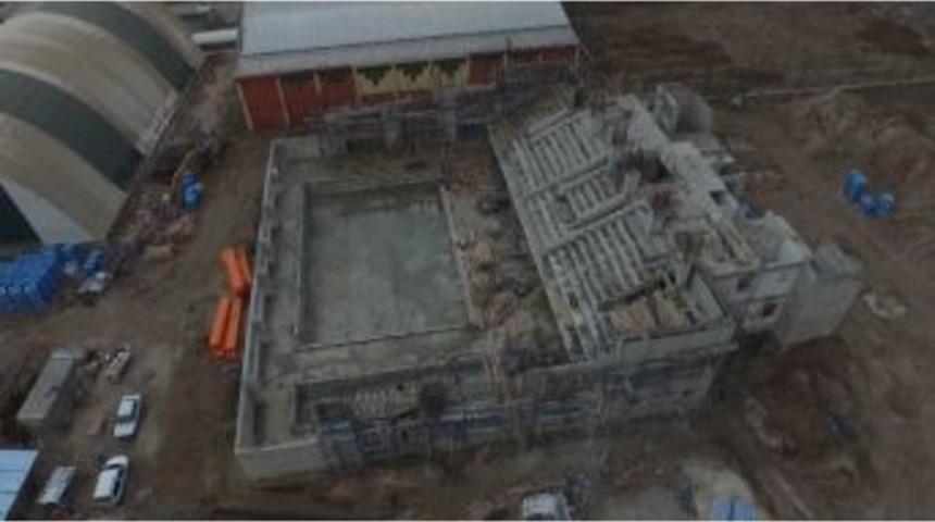 &Ccedil;umra&rsquo;da Yarı Olimpik Y&uuml;zme Havuzu İnşaatı Devam Ediyor