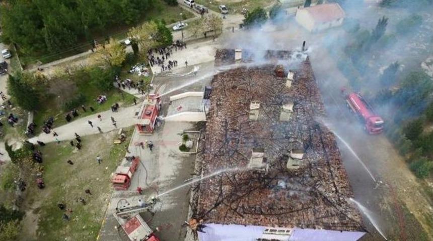 16 Milyon Tl Yangında K&uuml;l Oldu