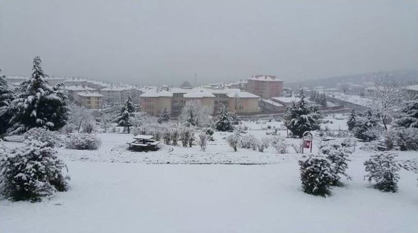 Y&uuml;ksek Kesimler Beyaza B&uuml;r&uuml;nd&uuml;