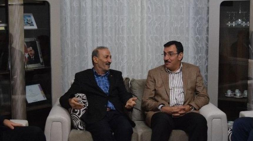 Bakan T&uuml;fenkci&rsquo;den, Eski Başkana Ziyaret