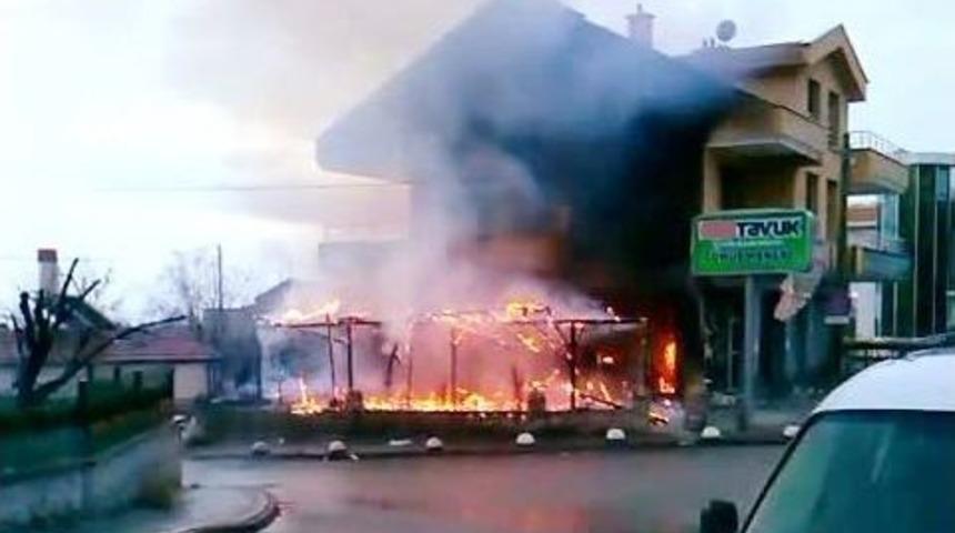 Konya&rsquo;da Kafe Yangını