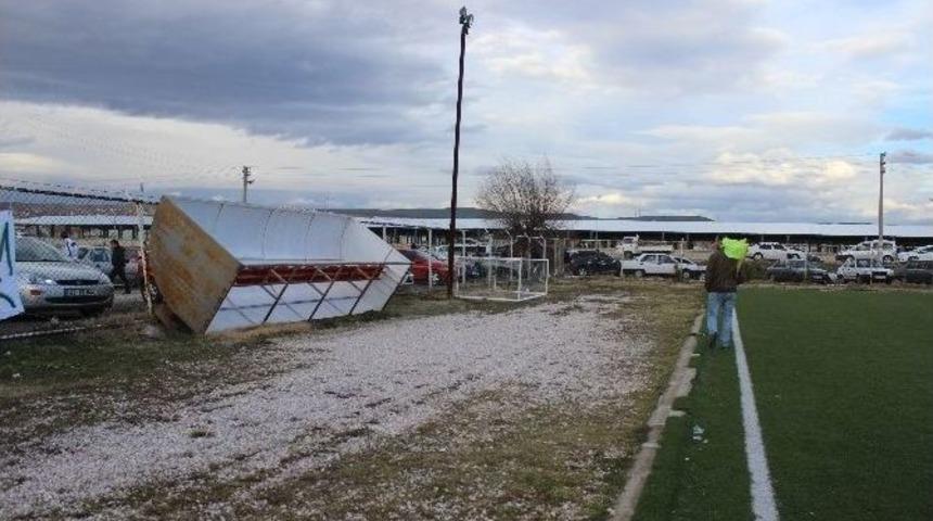 R&uuml;zgar, Yedek Kul&uuml;besini Devirdi