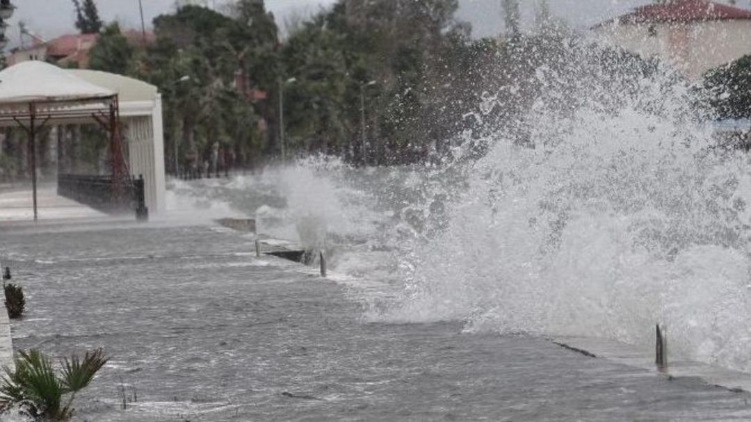 Lodos Ve Şiddetli Yağış Hayatı Olumsuz Etkiledi