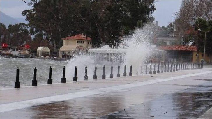 Lodos Ve Şiddetli Yağış Hayatı Olumsuz Etkiledi G3