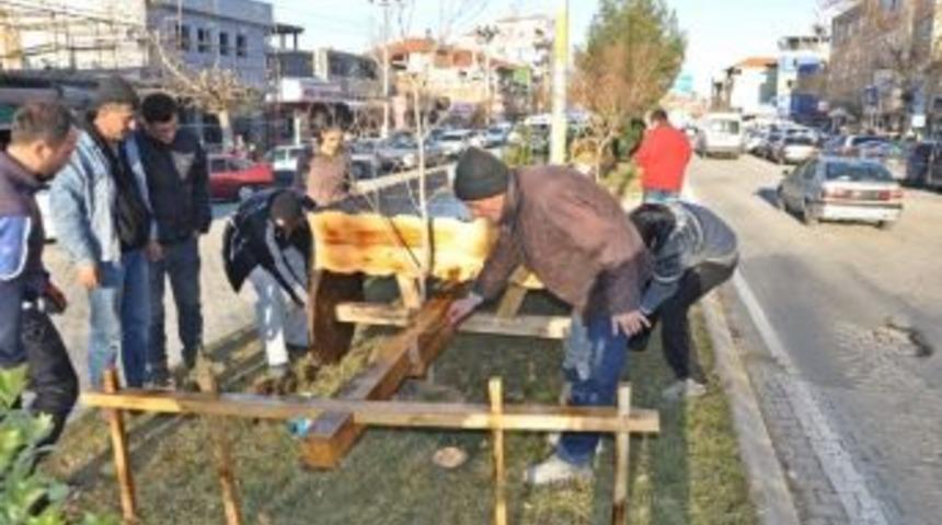 Belediye Kağnı Şeklinde &Ccedil;i&ccedil;eklik Yaptı